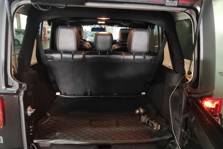 Jeep 牧马人 2015款 3.6L Rubicon 四门舒享版局部细节23