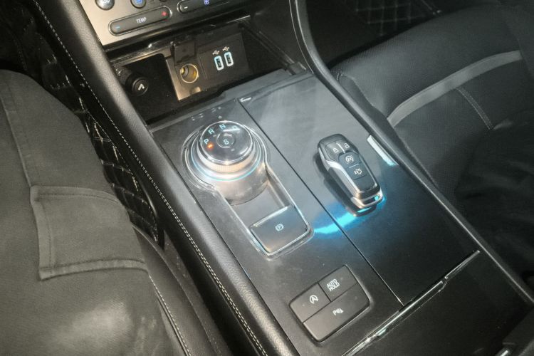 福特 金牛座 2017款 EcoBoost 245 豪华型中控内饰18