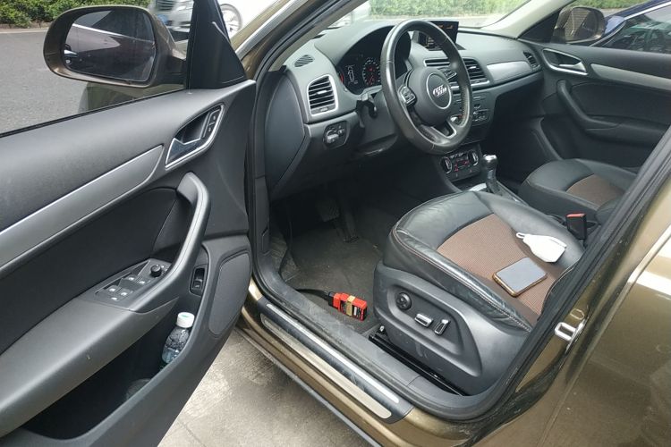 奥迪Q3 2018款 30周年年型 30 TFSI 时尚型中控内饰20