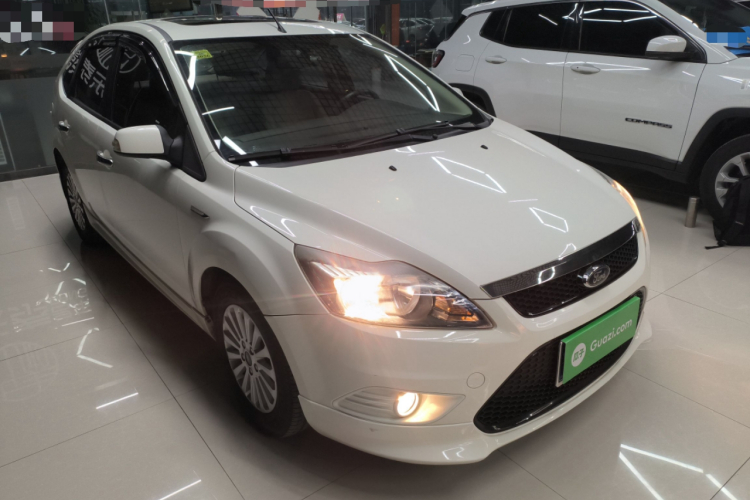 福特 福克斯 2013款 两厢经典 1.8L 自动时尚型车身外观3