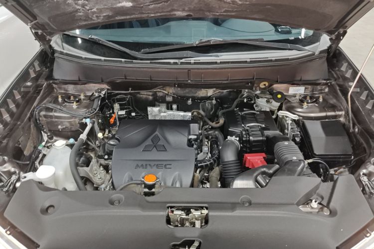 三菱 劲炫ASX 2018款 1.6L 手动两驱灵动版机舱底盘24