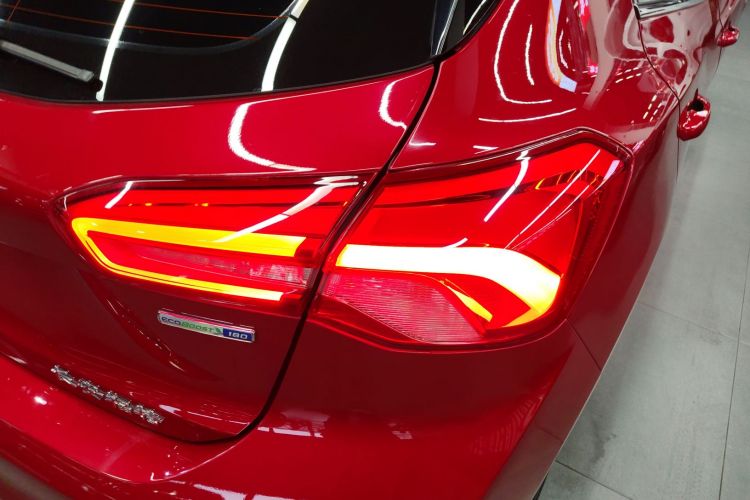 福特 福克斯 2020款 两厢 EcoBoost 180 自动锋耀型车身外观6003