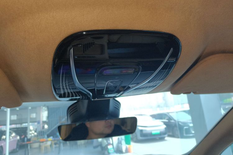 岚图汽车 岚图梦想家 2025款 PHEV 四驱旗舰鲲鹏版中控内饰22