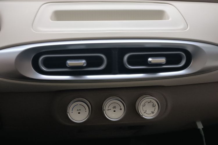 五菱汽车 宏光MINIEV 2025款 四门版 进阶款中控内饰16