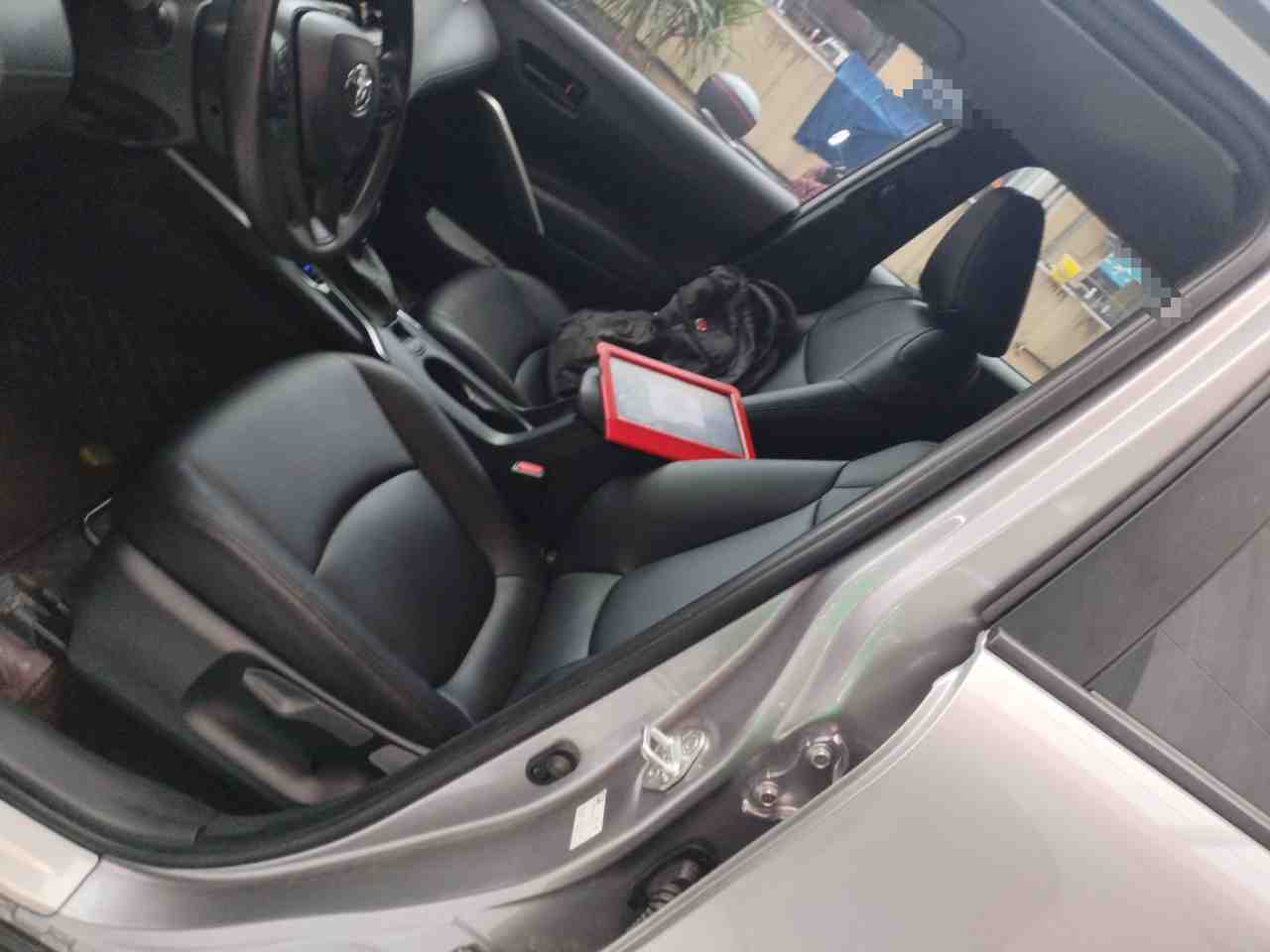 车辆左侧前座椅实拍