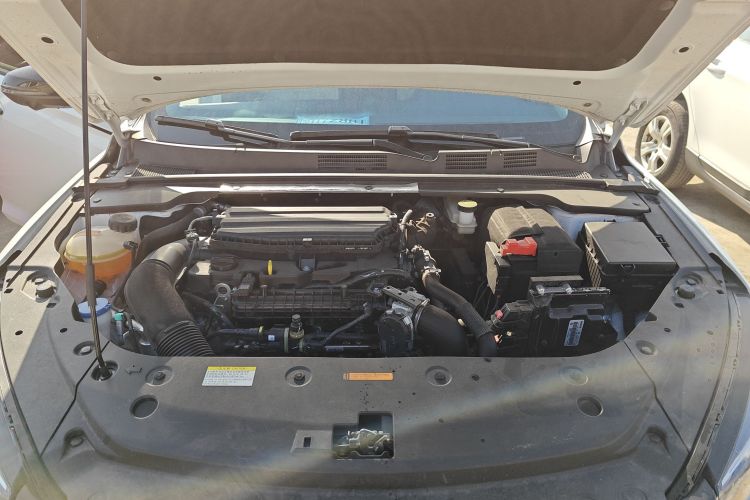 东风风神 奕炫MAX 2024款 1.5T 尊贵版机舱底盘24