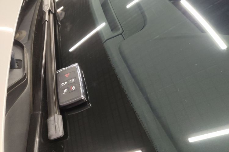 路虎 揽胜极光 2022款 极光L 249PS R-Dynamic 豪华版中控内饰11