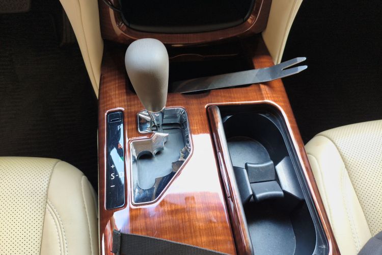 丰田 皇冠 2015款 2.0T 时尚版局部细节18