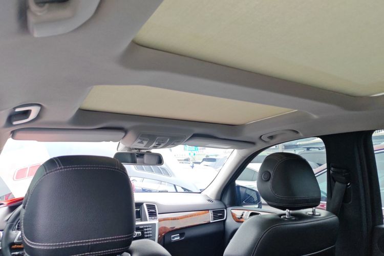 奔驰M级 2014款 ML 400 4MATIC动感型局部细节22