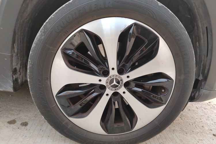 奔驰GLB 2023款 GLB 220 时尚型车身外观10