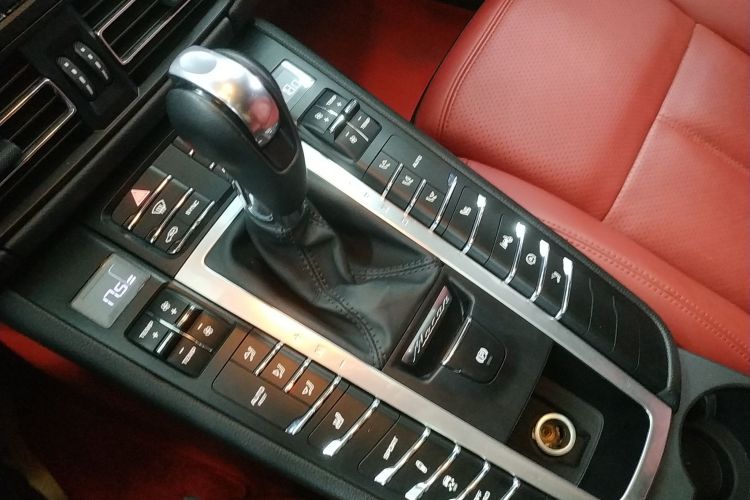 保时捷 2021款 Macan 2.0T中控内饰18