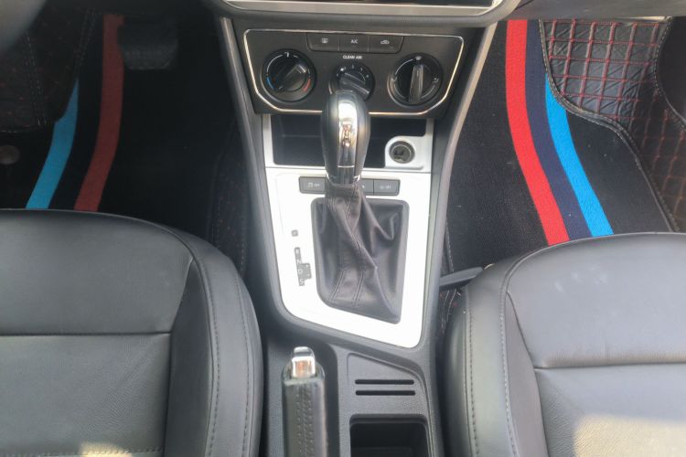 大众 朗逸 2015款 1.6L 自动舒适版中控内饰18