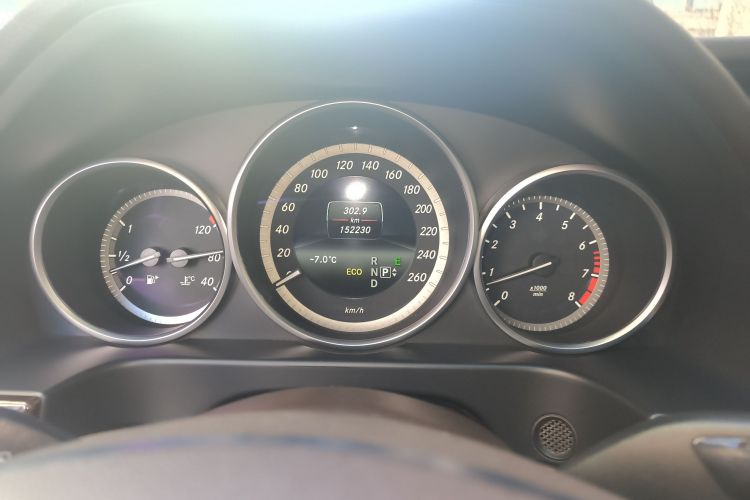 奔驰E级 2015款 E 200 L中控内饰14