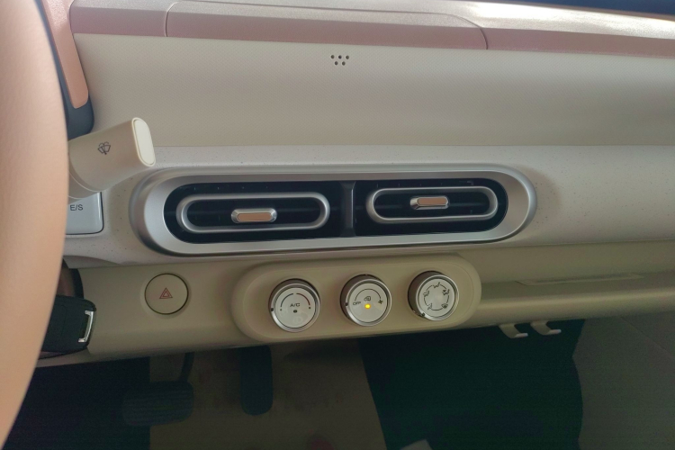 五菱汽车 宏光MINIEV 2024款 第三代 215km 青春版中控内饰16