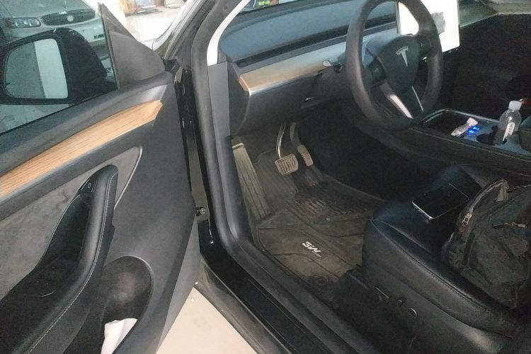 特斯拉 Model Y 2022款 改款 后轮驱动版中控内饰7003