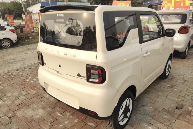 吉利银河 熊猫 2025款 210km 元气熊车身外观7