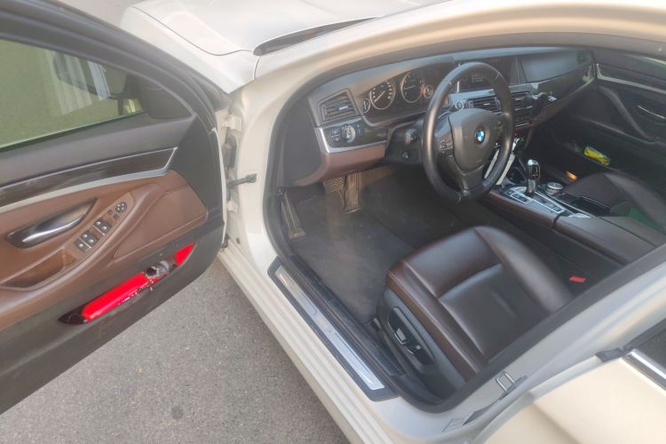 宝马5系 2014款 525Li 豪华设计套装中控内饰7003