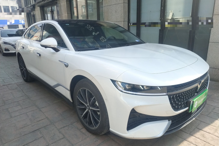 岚图汽车 岚图追光 2024款 PHEV 四驱超长续航行政版车身外观3