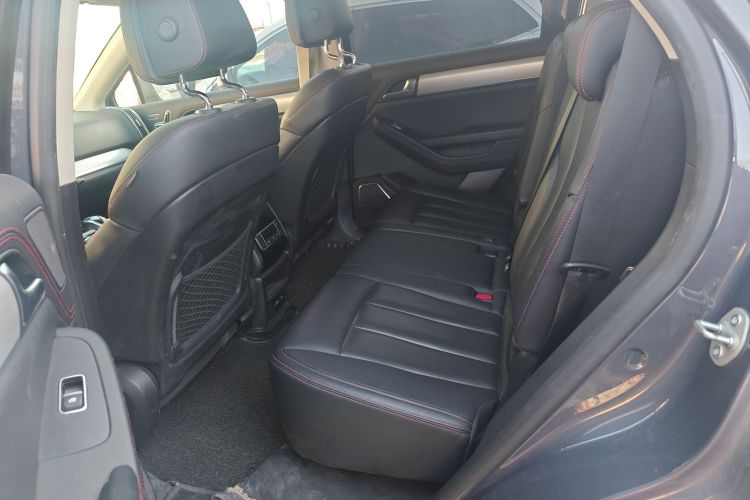 比亚迪 唐新能源 2018款 DM 2.0T 全时四驱智联创领型 7座 国V中控内饰7004