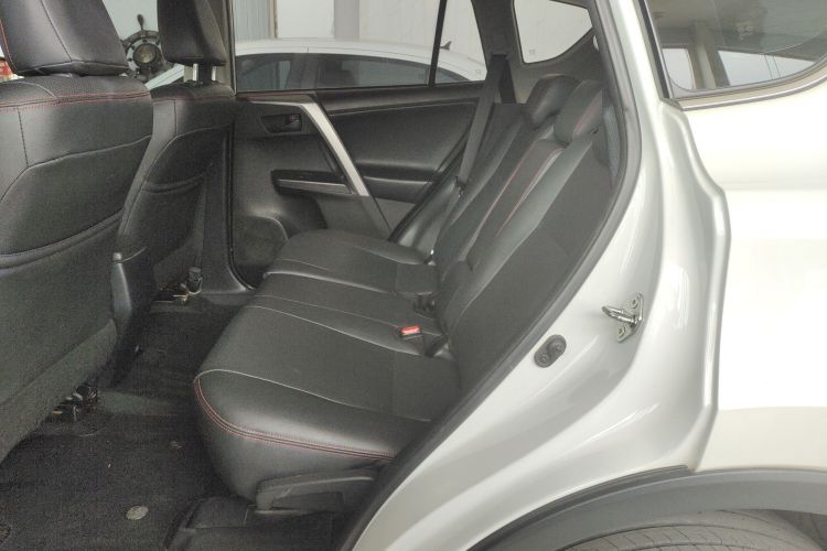 丰田 RAV4荣放 2019款 2.0L CVT两驱先锋版 国V中控内饰21