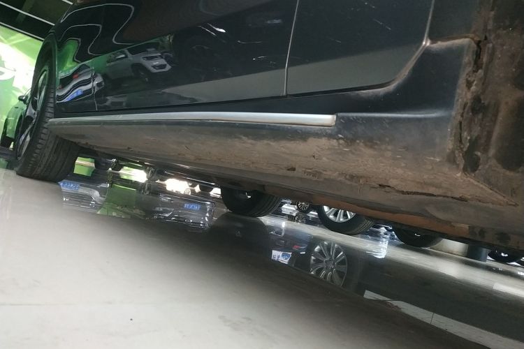 奔驰GLC 2018款 改款 GLC 300 4MATIC 动感型局部细节9001