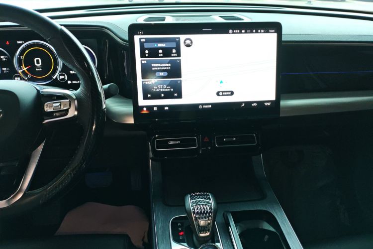 广汽传祺 传祺GS8 2022款 领航系列 2.0TGDI 两驱豪华智联版（七座）中控内饰16