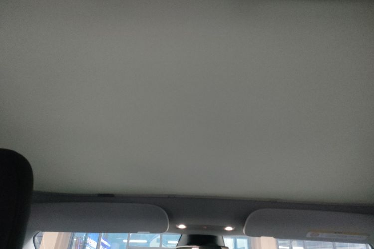 特斯拉 Model 3 2023款 后轮驱动版中控内饰22