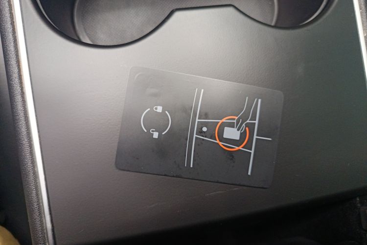 特斯拉 Model 3 2020款 标准续航后驱升级版中控内饰11