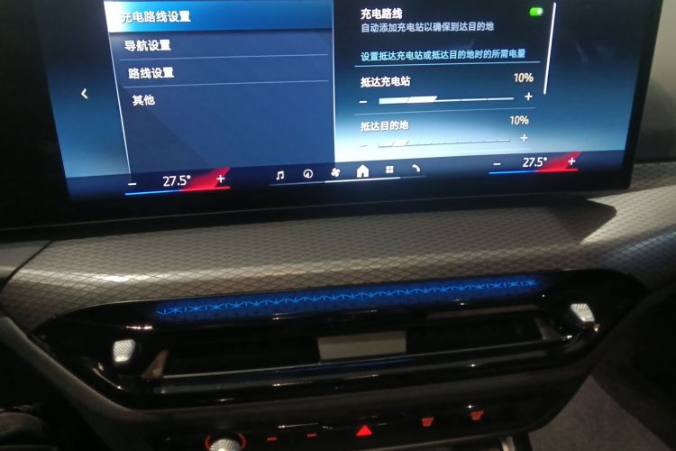 宝马i3 2025款 eDrive 40 L 曜夜套装中控内饰16