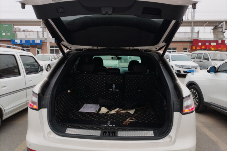 林肯 航海家(进口) 2019款 2.0T 四驱尊雅版 国VI机舱底盘23
