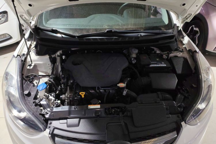 现代 朗动 2015款 1.6L 自动时尚型机舱底盘24