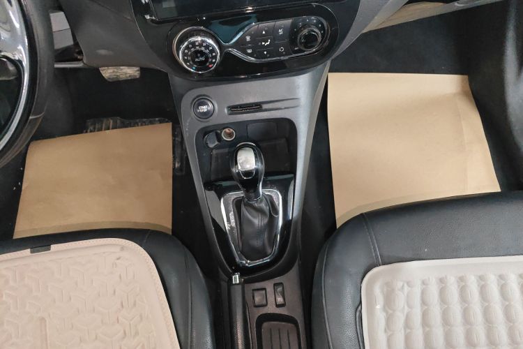 雷诺 卡缤 2015款 1.2T 自动舒适版中控内饰18