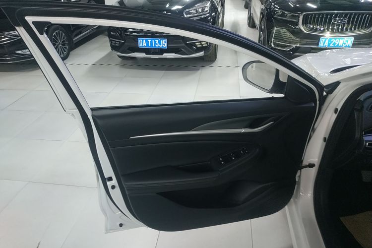长安 逸动 2022款 PLUS 1.6L GDI 手动豪华型中控内饰7007