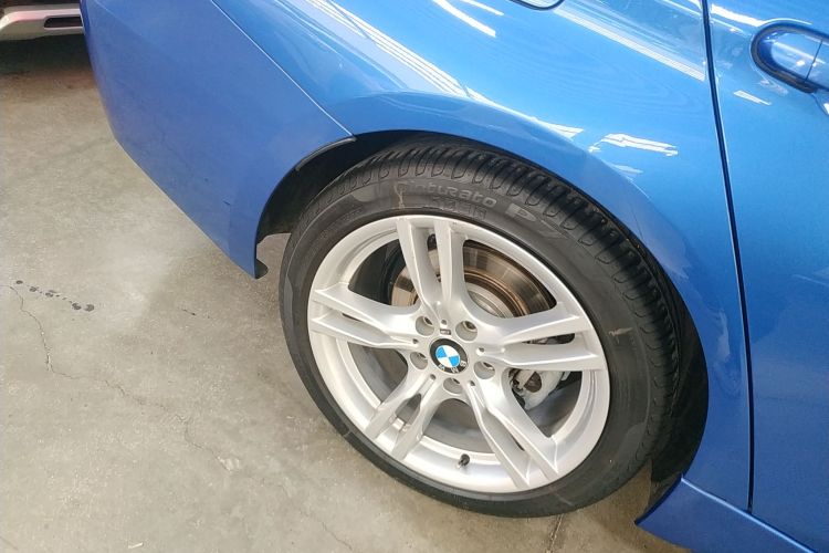 宝马3系 2019款 320i M运动套装车身外观6008