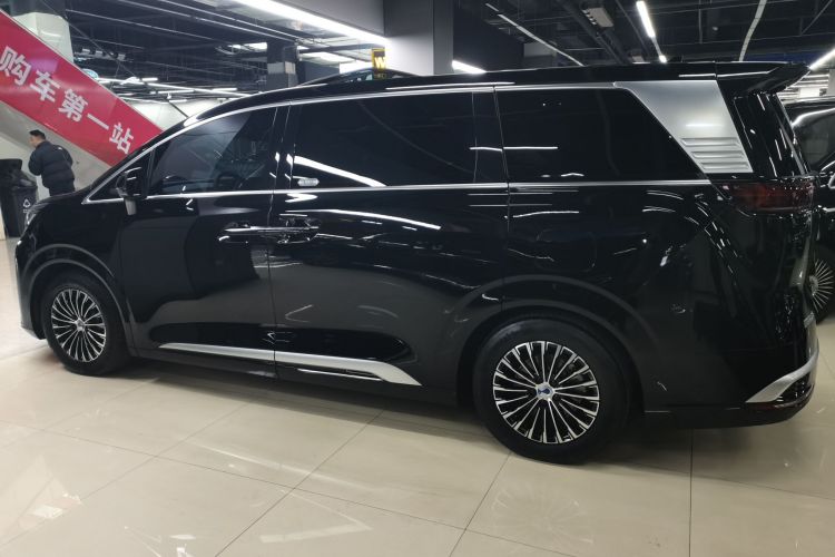 腾势D9 2022款 DM-i 970 四驱旗舰型车身外观4