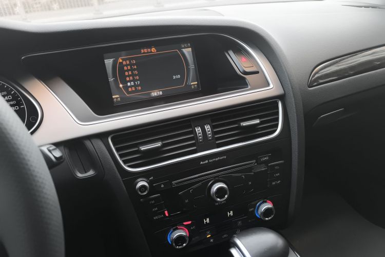 奥迪A4L 2016款 35 TFSI 典藏版 自动标准型中控内饰16