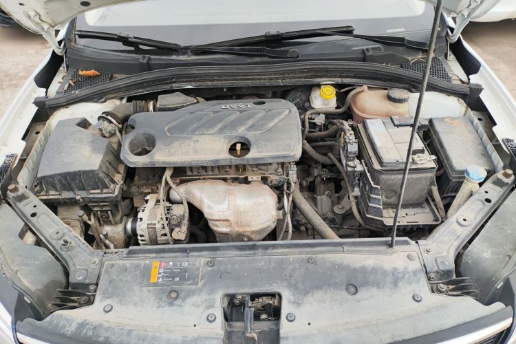 荣威i5 2020款 1.5L 手动4G互联领豪旗舰版机舱底盘24