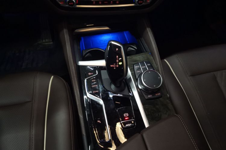 宝马5系 2022款 改款二 525Li 豪华套装中控内饰18