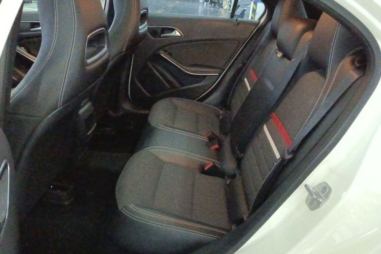 奔驰A级(进口) 2015款 A 180 标准型中控内饰7004