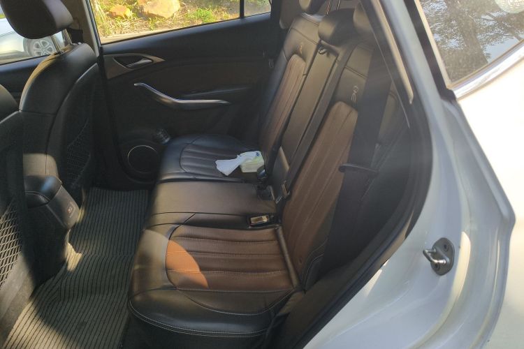 比亚迪 宋 2016款 盖世版 1.5TID 自动精英型中控内饰7004