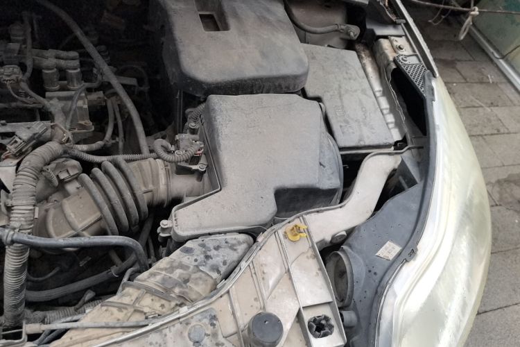 福特 福克斯 2012款 三厢 1.6L 自动风尚型局部细节9004