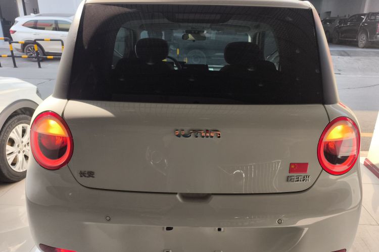 长安启源 长安Lumin 2023款 301km 蜜沁款车身外观6