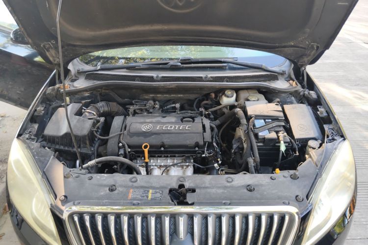 别克 英朗 2013款 GT 1.6L 自动时尚版机舱底盘24