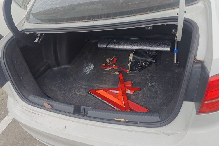 大众 速腾 2015款 1.6L 手动舒适型机舱底盘23