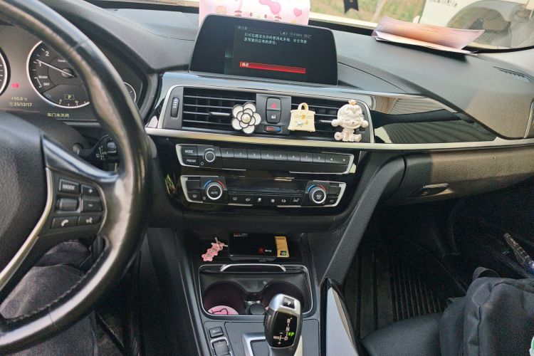 宝马3系 2018款 318i中控内饰16