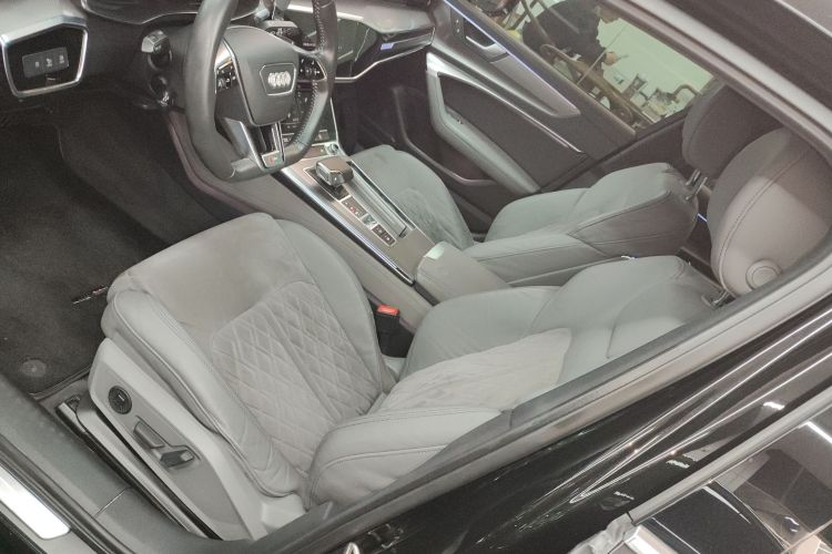 奥迪A6L 2020款 55 TFSI quattro 尊享动感型中控内饰19