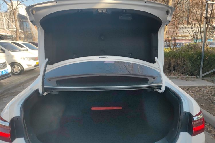 比亚迪 秦 2019款 1.5L 自动豪华型机舱底盘23