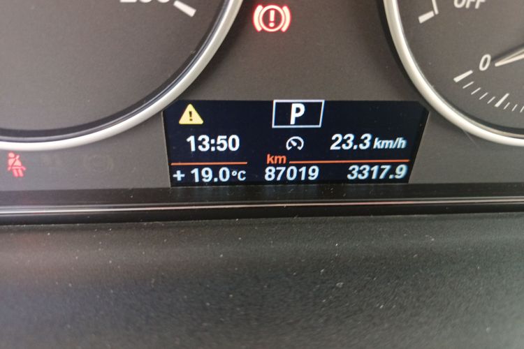 宝马3系 2013款 316i 进取型中控内饰15