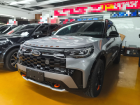 福特 探险者 2023款 EcoBoost 285 昆仑巅峰版 6座