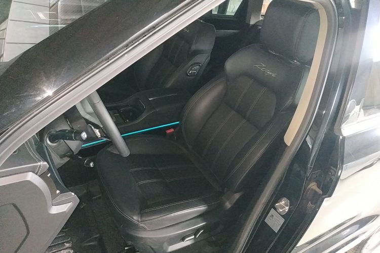 众泰T700 2017款 1.8T 双离合尊贵型中控内饰19